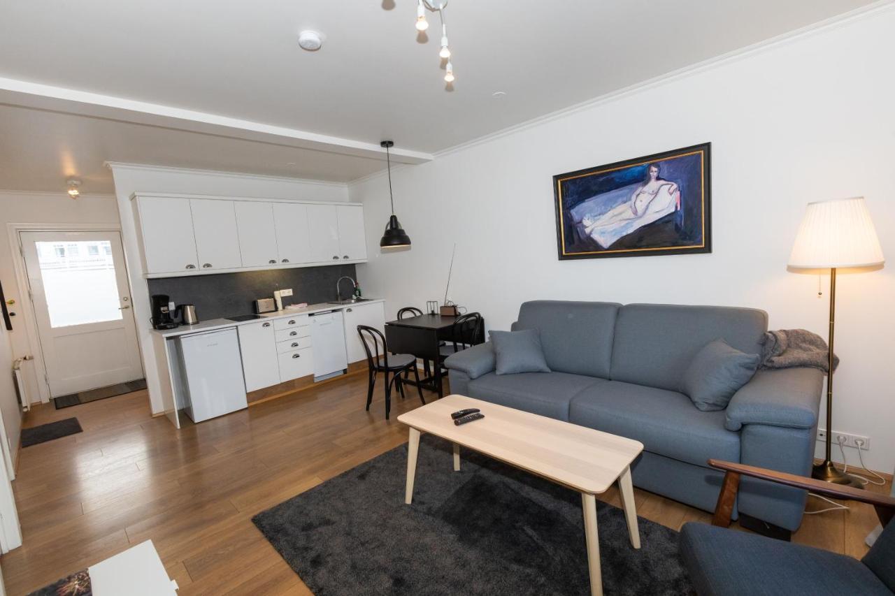 Central Apartment With Two Bedrooms And Balcony- Strandgata 9 Ακουρέιρι Εξωτερικό φωτογραφία